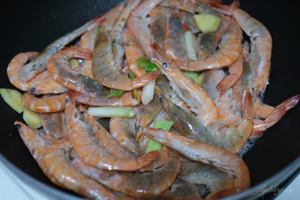 蒜香啤酒蝦做法|熱炒店的「啤酒蝦食譜」,B露喝不完也不怕浪費 @飛天璇的口袋 蒜香啤酒蝦做法|熱炒店的「啤酒蝦食譜」,B露喝不完也不怕浪費 @飛天璇的口袋