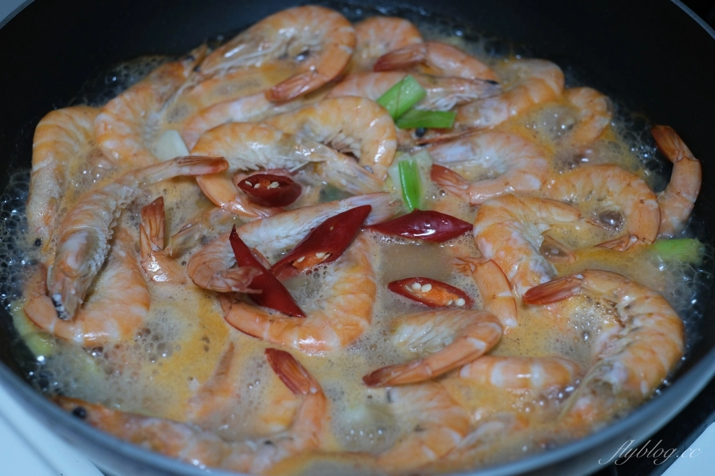 蒜香啤酒蝦做法|熱炒店的「啤酒蝦食譜」,B露喝不完也不怕浪費 @飛天璇的口袋 蒜香啤酒蝦做法|熱炒店的「啤酒蝦食譜」,B露喝不完也不怕浪費 @飛天璇的口袋