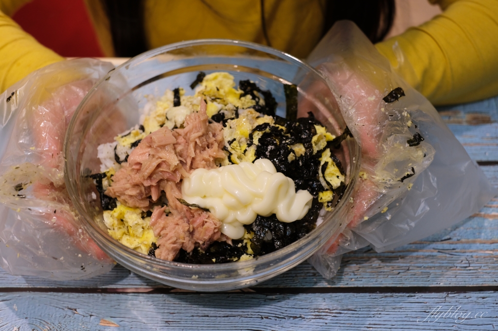 韓式拳頭飯糰做法｜可愛又營養的「韓式拳頭飯糰食譜」，可以親子同樂的簡單料理 @飛天璇的口袋