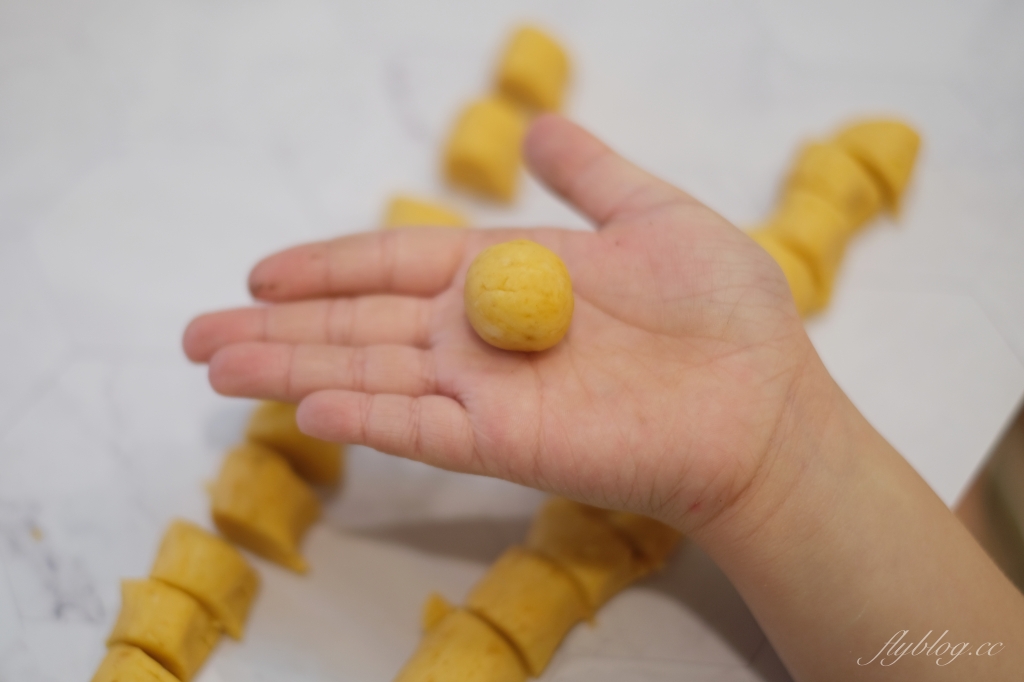 甜點食譜｜地瓜球做法｜外酥內Q的地瓜球怎麼做？簡單的地瓜球在家就可以完成 @飛天璇的口袋