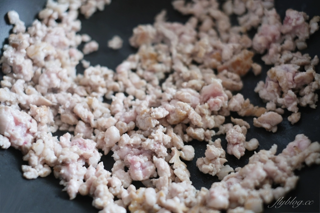 蒼蠅頭做法｜香辣下飯的「蒼蠅頭食譜」，加了皮蛋更好吃 @飛天璇的口袋