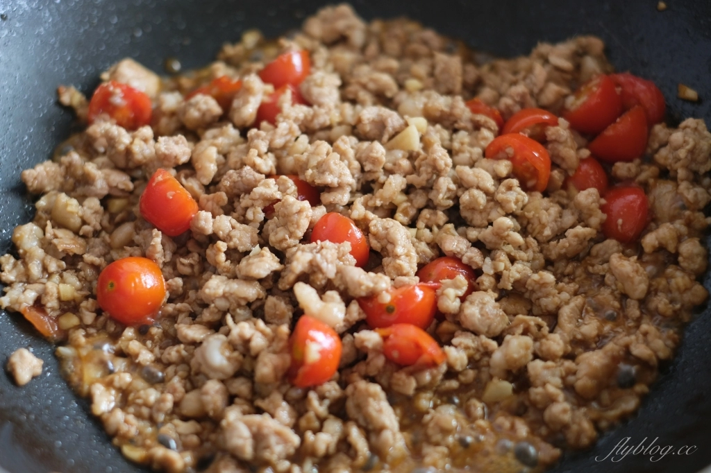 食譜分享｜泰式打拋豬做法．又香又好吃的打拋豬，簡直就是白飯的殺手 @飛天璇的口袋