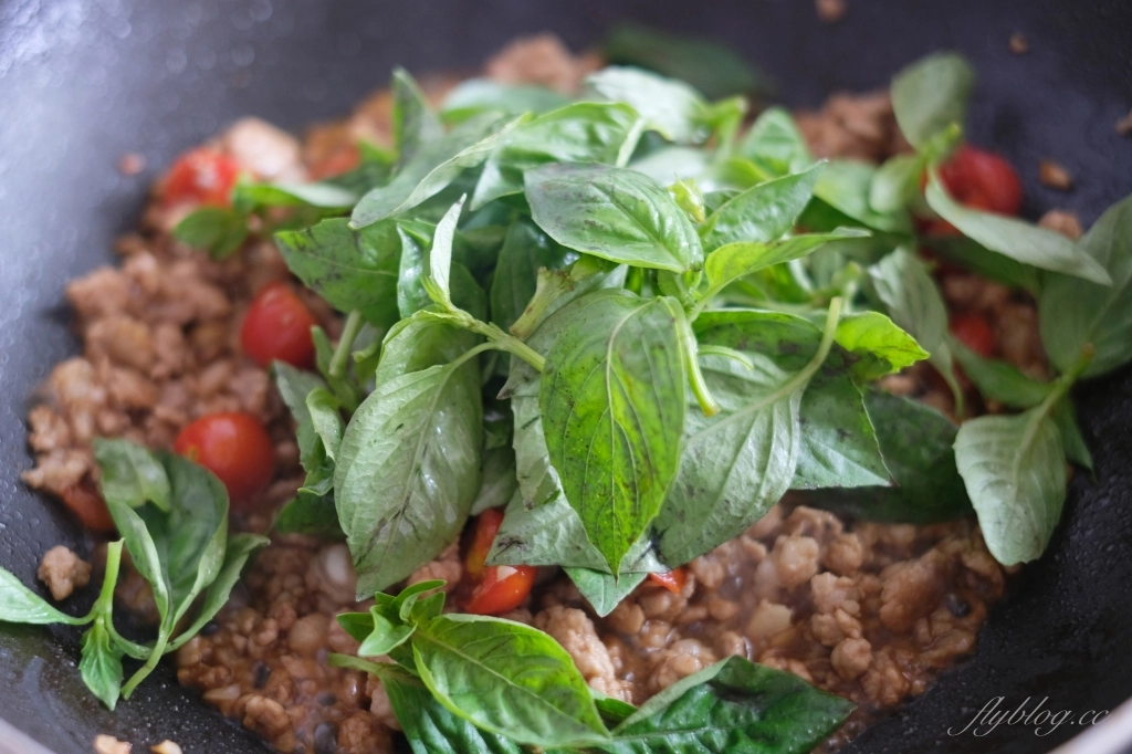 食譜分享｜泰式打拋豬做法．又香又好吃的打拋豬，簡直就是白飯的殺手 @飛天璇的口袋