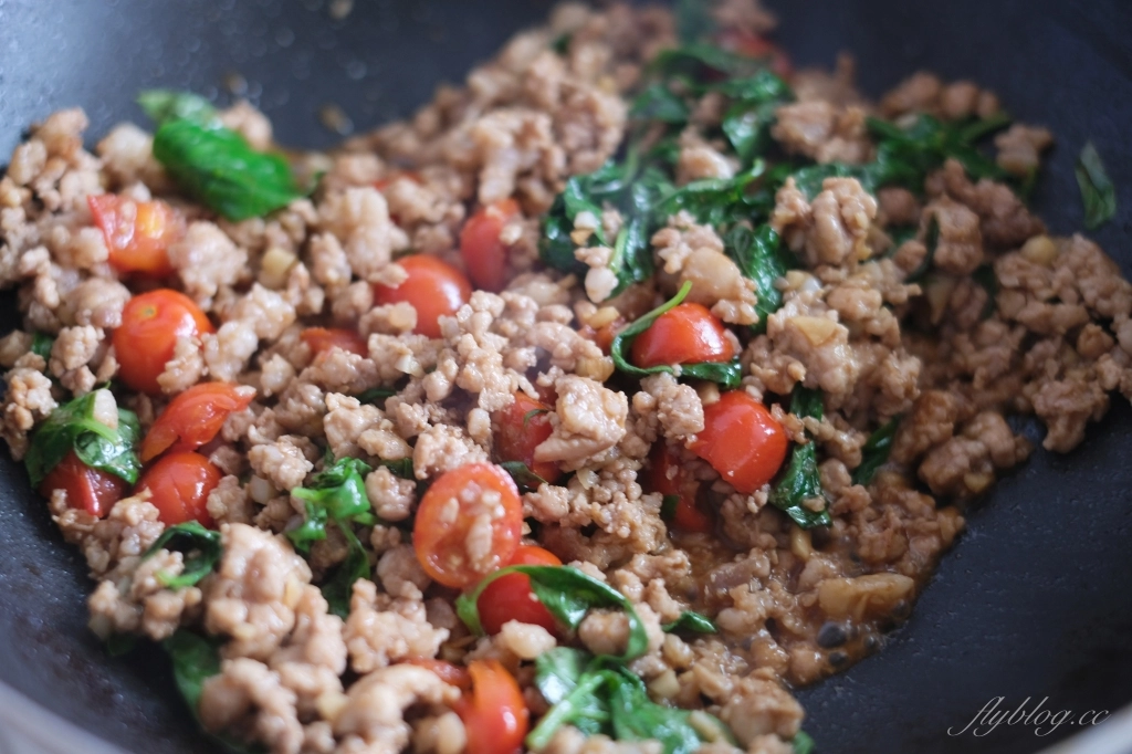 食譜分享｜泰式打拋豬做法．又香又好吃的打拋豬，簡直就是白飯的殺手 @飛天璇的口袋