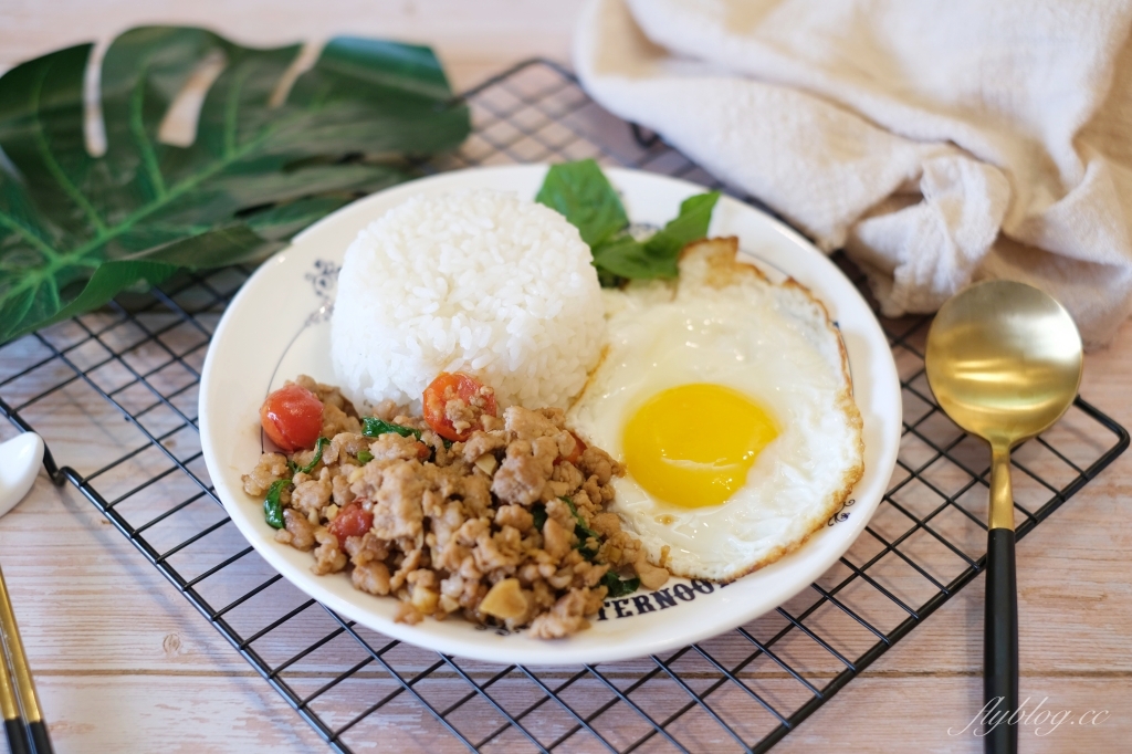 食譜分享｜泰式打拋豬做法．又香又好吃的打拋豬，簡直就是白飯的殺手 @飛天璇的口袋
