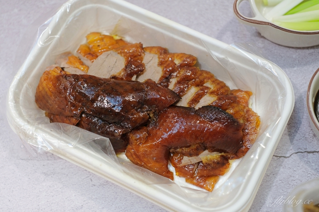 九合烤鴨太平店|九合烤鴨新包裝漂亮又有質感,加了高麗菜的炒鴨架 @飛天璇的口袋 九合烤鴨太平店|九合烤鴨新包裝漂亮又有質感,加了高麗菜的炒鴨架 @飛天璇的口袋