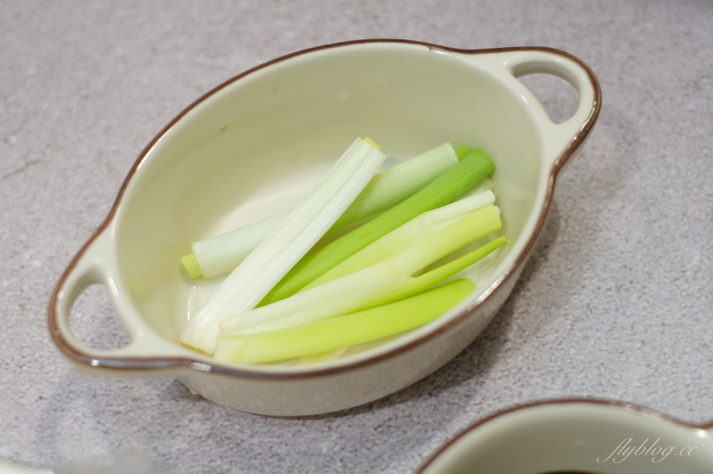 九合烤鴨太平店|九合烤鴨新包裝漂亮又有質感,加了高麗菜的炒鴨架 @飛天璇的口袋 九合烤鴨太平店|九合烤鴨新包裝漂亮又有質感,加了高麗菜的炒鴨架 @飛天璇的口袋