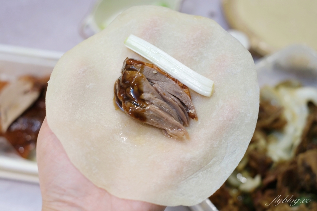 九合烤鴨太平店|九合烤鴨新包裝漂亮又有質感,加了高麗菜的炒鴨架 @飛天璇的口袋 九合烤鴨太平店|九合烤鴨新包裝漂亮又有質感,加了高麗菜的炒鴨架 @飛天璇的口袋