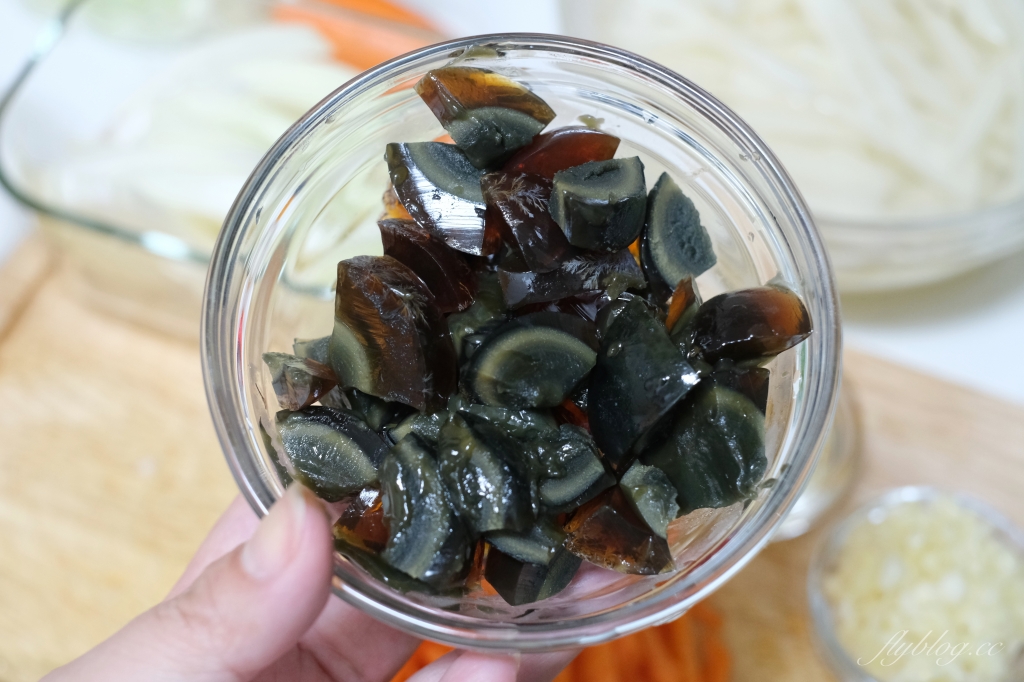 蒼蠅頭做法｜香辣下飯的「蒼蠅頭食譜」，加了皮蛋更好吃 @飛天璇的口袋