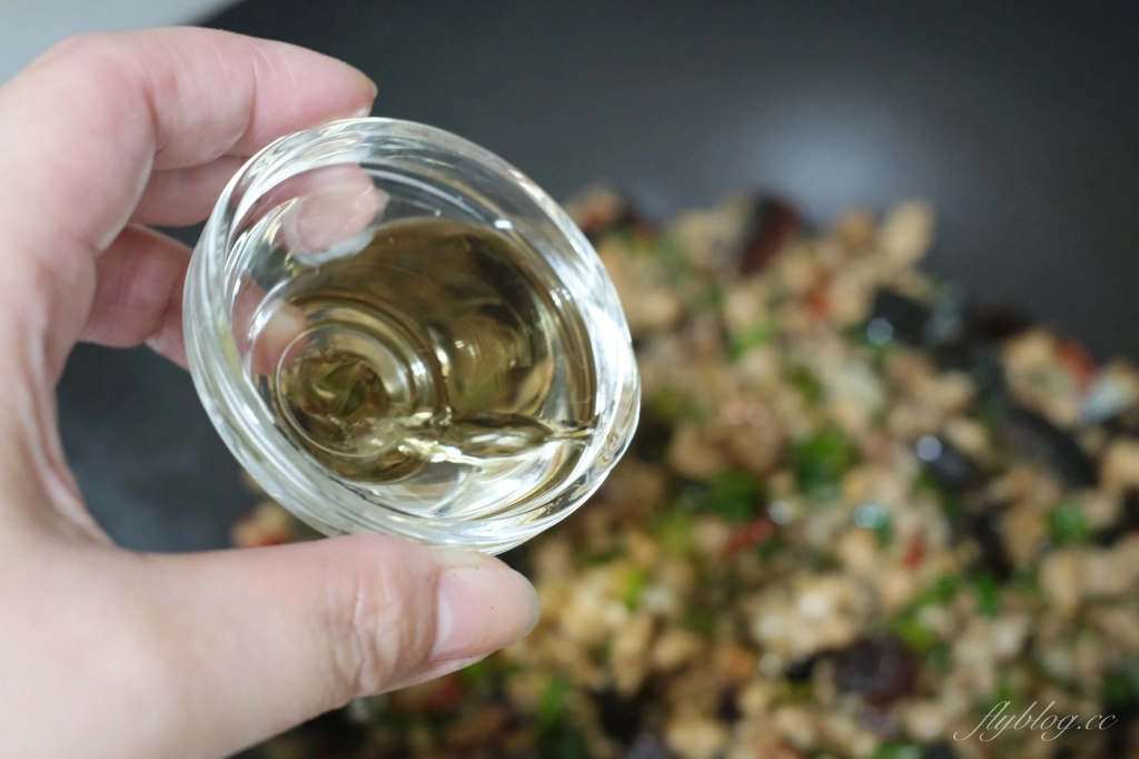 蒼蠅頭做法｜香辣下飯的「蒼蠅頭食譜」，加了皮蛋更好吃 @飛天璇的口袋