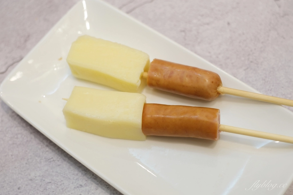 韓式起司熱狗做法｜只要兩種食材完成「韓式起司熱狗食譜」，馬上有會牽絲的熱狗 @飛天璇的口袋