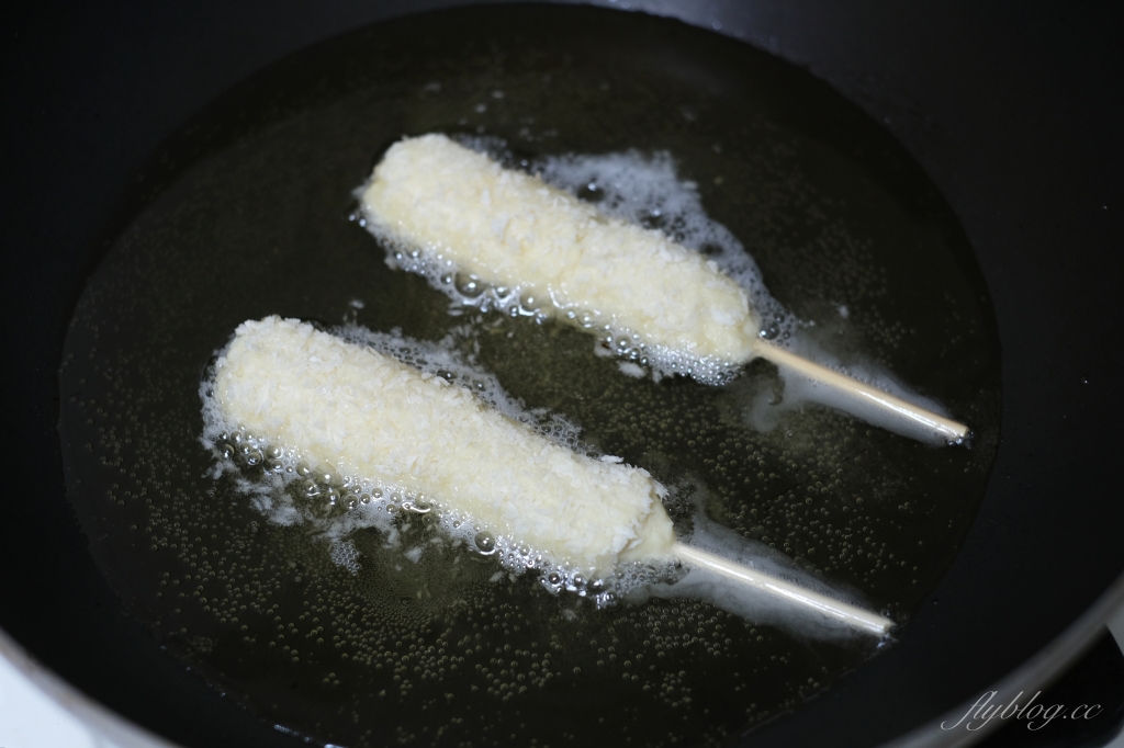 韓式起司熱狗做法｜只要兩種食材完成「韓式起司熱狗食譜」，馬上有會牽絲的熱狗 @飛天璇的口袋