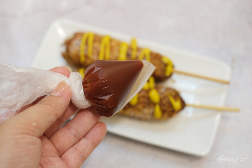 韓式起司熱狗做法｜只要兩種食材完成「韓式起司熱狗食譜」，馬上有會牽絲的熱狗 @飛天璇的口袋