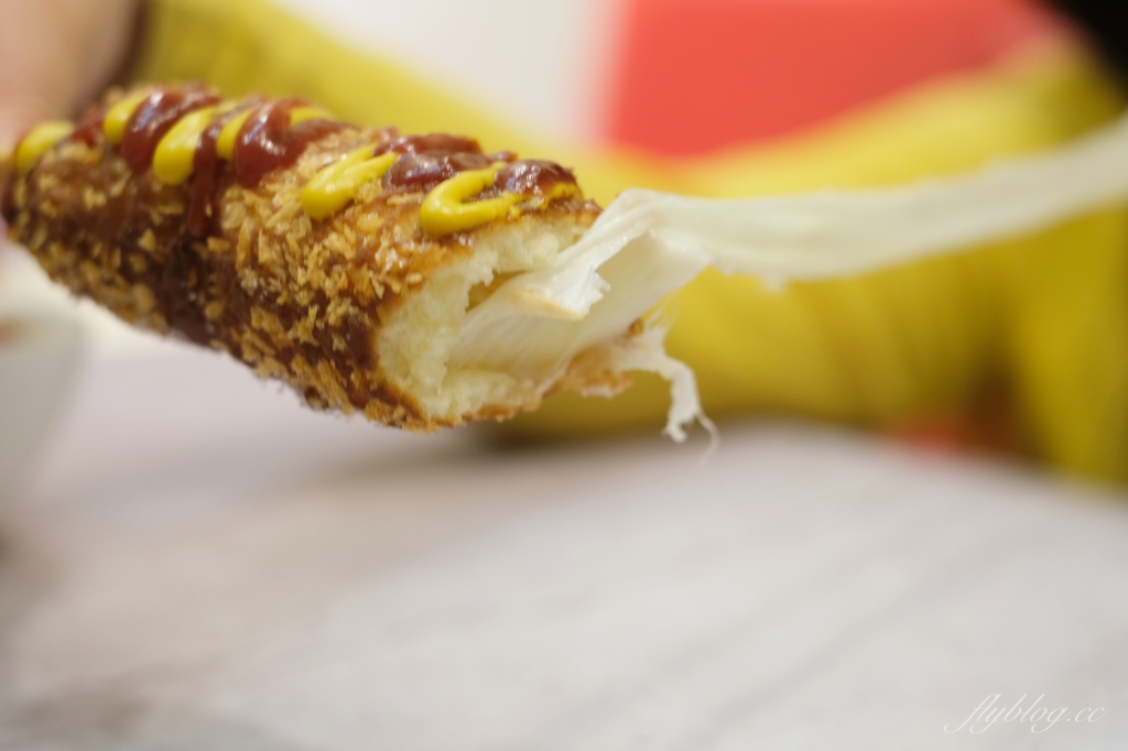 韓式起司熱狗做法｜只要兩種食材完成「韓式起司熱狗食譜」，馬上有會牽絲的熱狗 @飛天璇的口袋