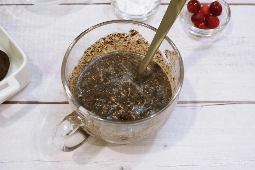 甜點食譜｜Oreo布朗尼做法｜免烤箱！Oreo餅乾加牛奶攪一攪，10分鐘布朗尼蛋糕就上桌 @飛天璇的口袋