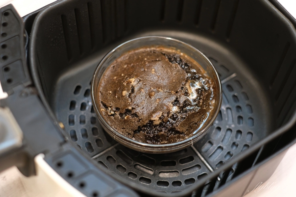 甜點食譜｜Oreo布朗尼做法｜免烤箱！Oreo餅乾加牛奶攪一攪，10分鐘布朗尼蛋糕就上桌 @飛天璇的口袋