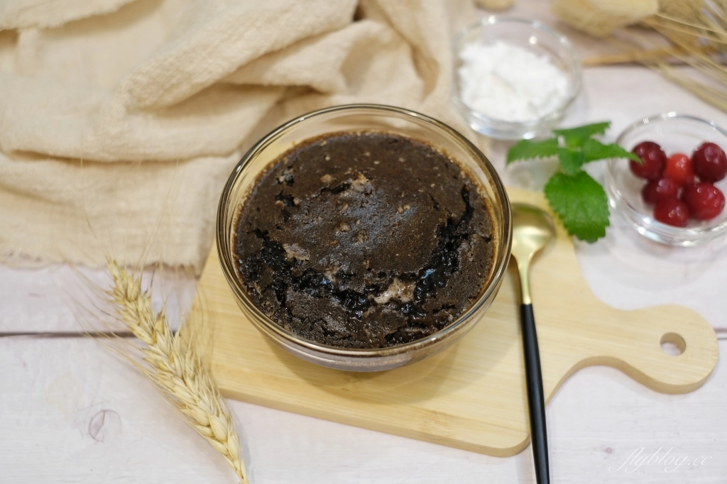 甜點食譜｜Oreo布朗尼做法｜免烤箱！Oreo餅乾加牛奶攪一攪，10分鐘布朗尼蛋糕就上桌 @飛天璇的口袋