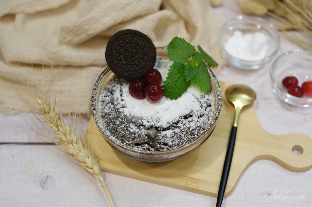 甜點食譜｜Oreo布朗尼做法｜免烤箱！Oreo餅乾加牛奶攪一攪，10分鐘布朗尼蛋糕就上桌 @飛天璇的口袋