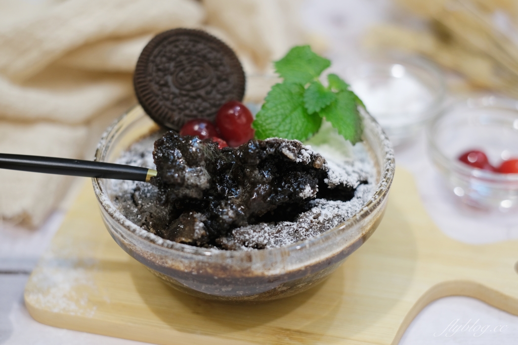 甜點食譜｜Oreo布朗尼做法｜免烤箱！Oreo餅乾加牛奶攪一攪，10分鐘布朗尼蛋糕就上桌 @飛天璇的口袋