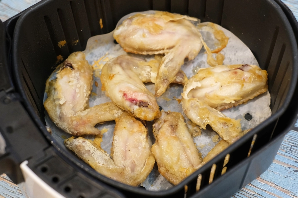 日清炸雞做法｜日本必買日清炸雞粉！用「氣炸鍋烤雞翅」食譜，小孩子都會的超簡單食譜 @飛天璇的口袋