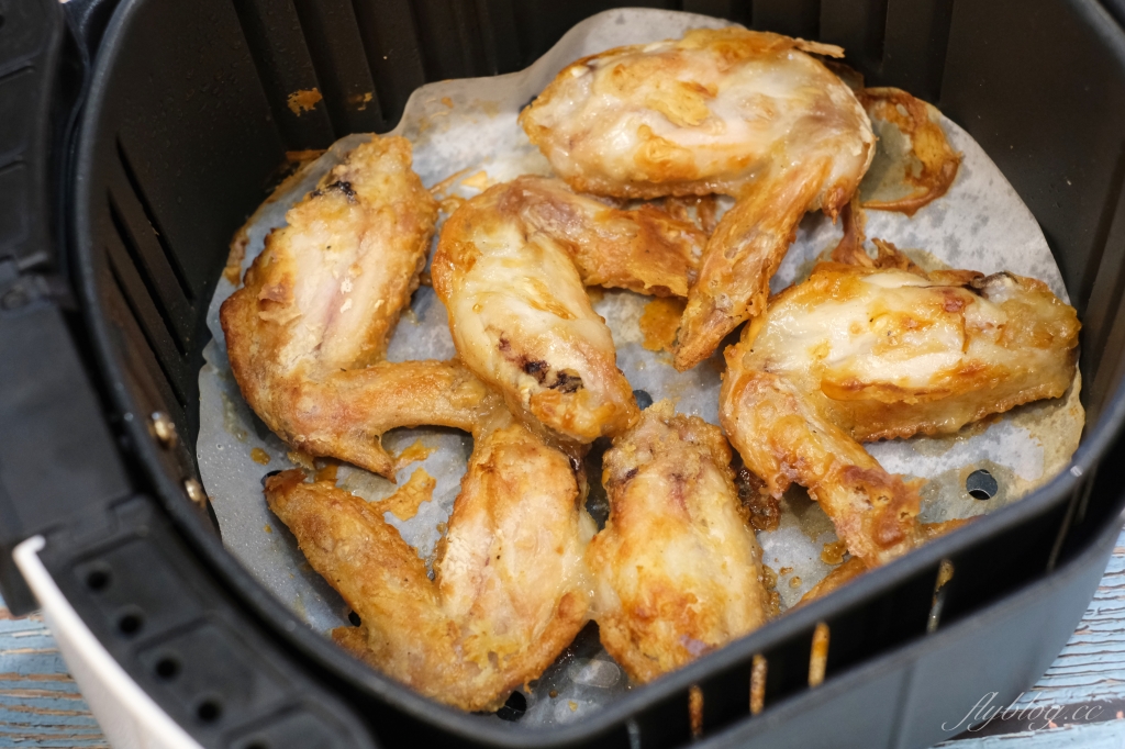 日清炸雞做法｜日本必買日清炸雞粉！用「氣炸鍋烤雞翅」食譜，小孩子都會的超簡單食譜 @飛天璇的口袋