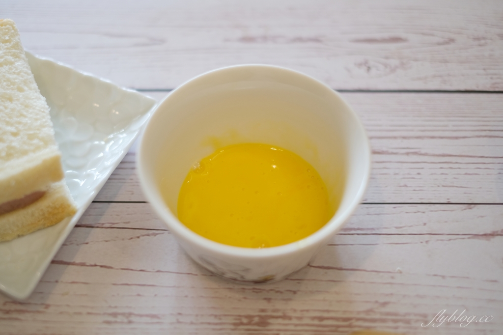 起司培根吐司捲做法｜普通的吐司變成韓式起司培根吐司捲作法，家裡就是早午餐咖啡館 @飛天璇的口袋