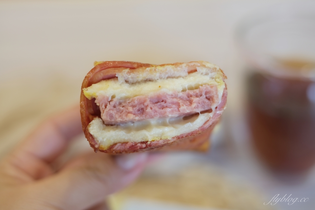 起司培根吐司捲做法｜普通的吐司變成韓式起司培根吐司捲作法，家裡就是早午餐咖啡館 @飛天璇的口袋