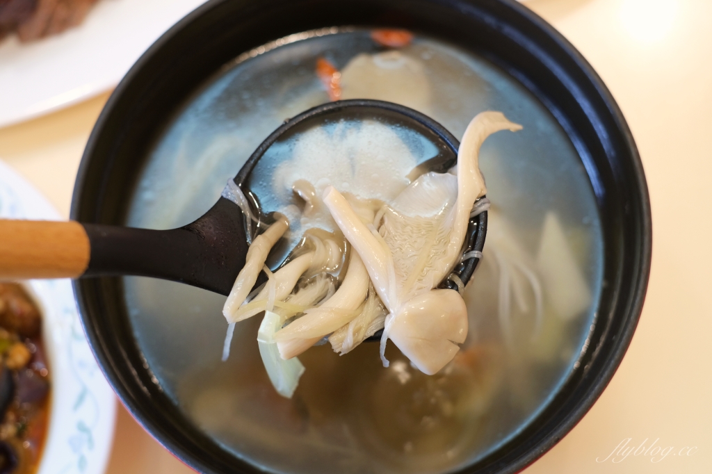 【台中北屯】柴火火焰烤鴨館，人氣烤鴨店這次改賣燒鵝，在家也可以輕鬆吃柴火烤鴨辦桌 @飛天璇的口袋