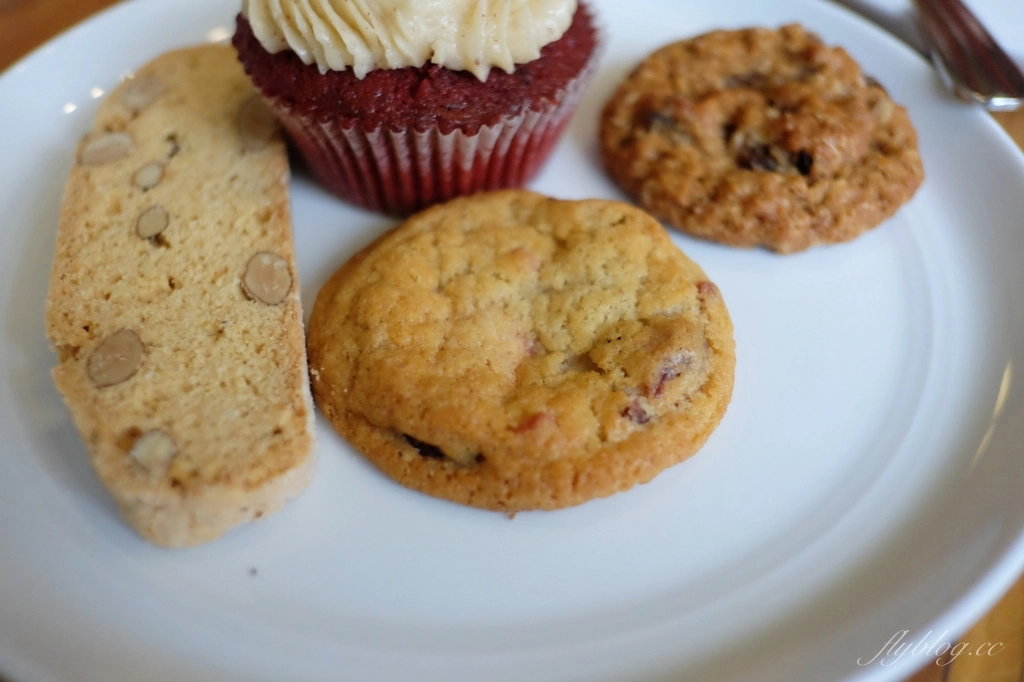 台中西區｜Spirited Bakery．國美館綠園道美式蛋糕，軟餅乾和蘋果派好好吃 @飛天璇的口袋