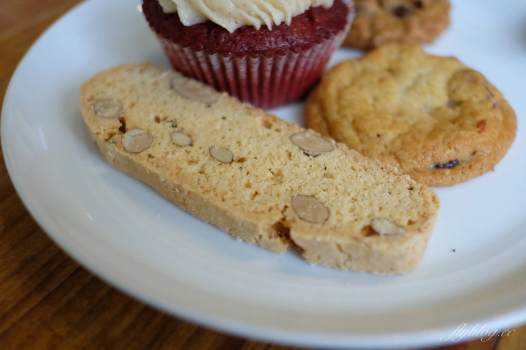 台中西區｜Spirited Bakery．國美館綠園道美式蛋糕，軟餅乾和蘋果派好好吃 @飛天璇的口袋