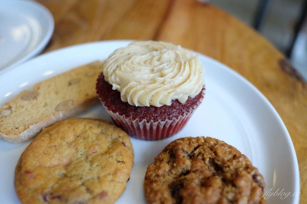 台中西區｜Spirited Bakery．國美館綠園道美式蛋糕，軟餅乾和蘋果派好好吃 @飛天璇的口袋