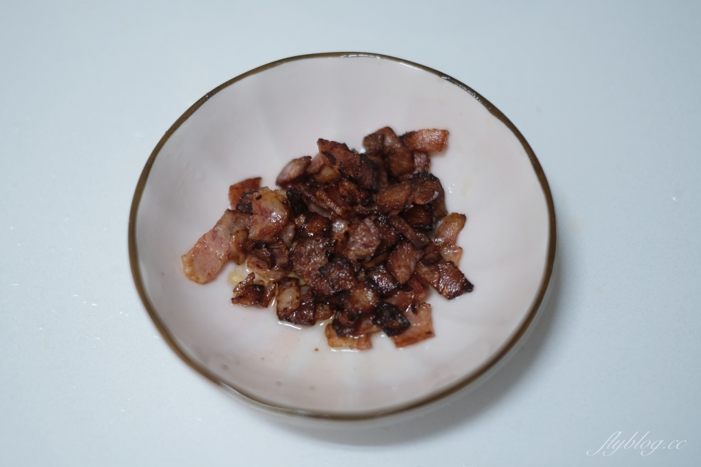 泰式鳳梨蝦仁炒飯做法｜整顆鳳梨上桌就是儀式感，泰式「鳳梨蝦仁炒飯食譜」其實不難 @飛天璇的口袋