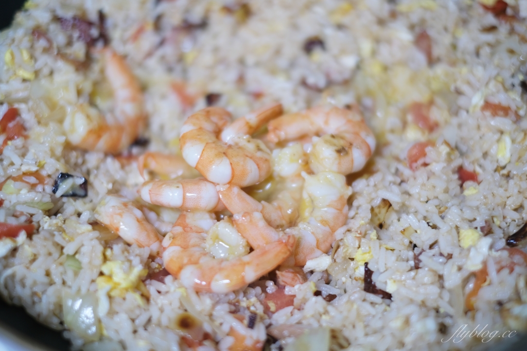 泰式鳳梨蝦仁炒飯做法｜整顆鳳梨上桌就是儀式感，泰式「鳳梨蝦仁炒飯食譜」其實不難 @飛天璇的口袋