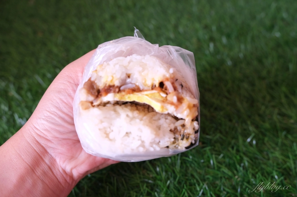 台中北區｜幽靈飯糰．傳說中會呼吸的飯，飯糰口味多達20種，中國醫藥大學商圈 @飛天璇的口袋