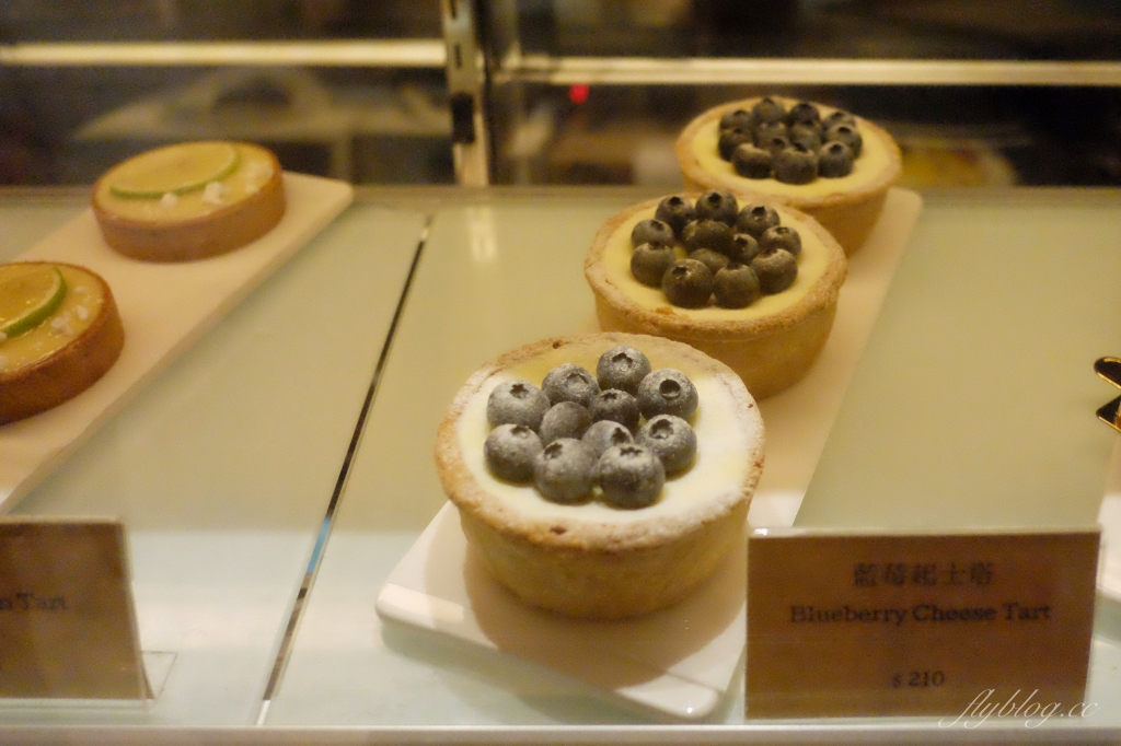 台北中正｜Heritage Bakery & Cafe．台北超人氣肉桂捲店，台北車站文青咖啡館 @飛天璇的口袋