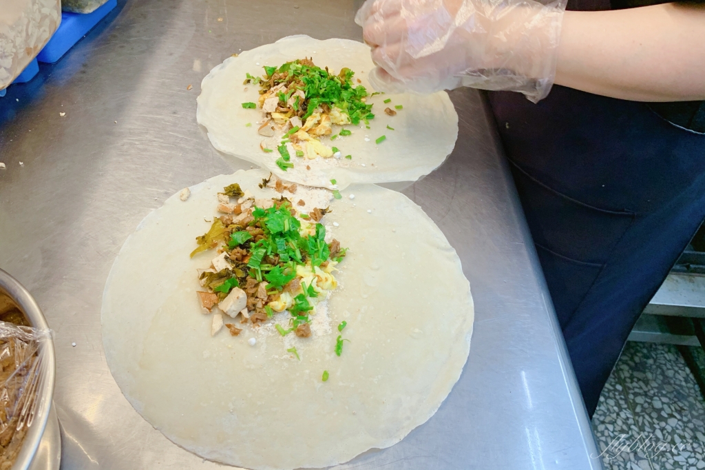 台中北屯｜姊妹潤餅，北平路人氣姊妹潤餅搬家了，銅板價就可以吃的飽飽 @飛天璇的口袋