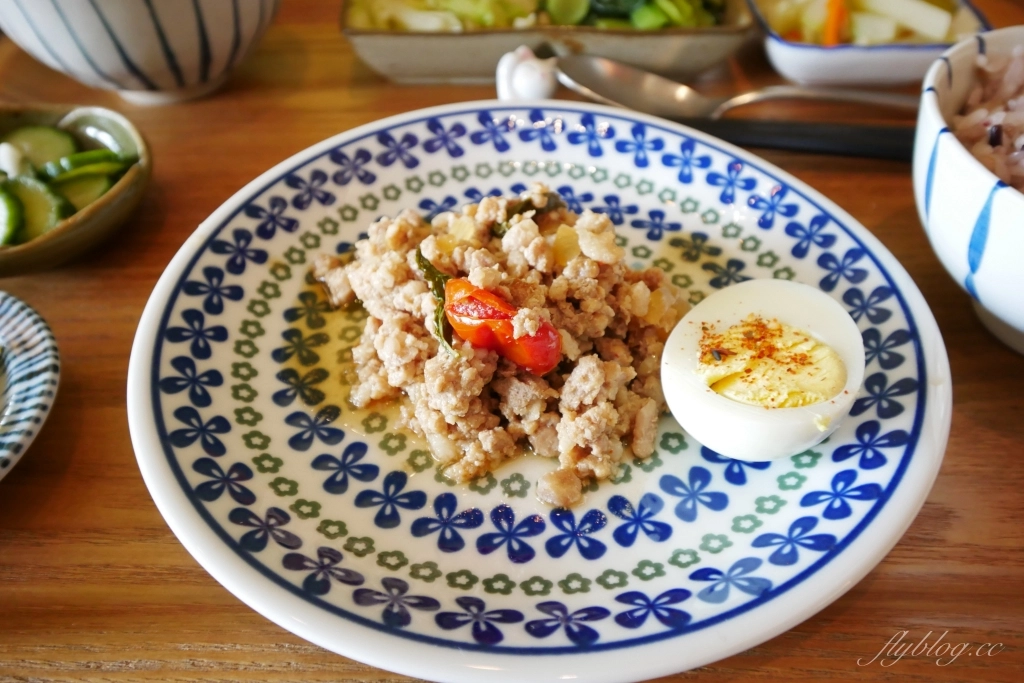 台中北屯｜回家菜．便當也可以吃得很文青，超過10種的家庭料理 @飛天璇的口袋