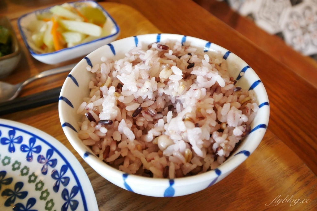 台中北屯｜回家菜．便當也可以吃得很文青，超過10種的家庭料理 @飛天璇的口袋