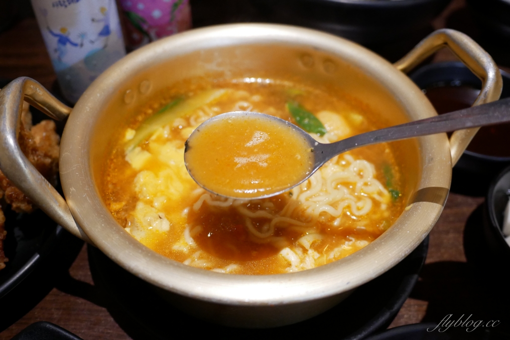 【台中北區】釜山崔炸雞漢口店，來自韓國釜山的台灣女婿，滿$300元即可外送 @飛天璇的口袋