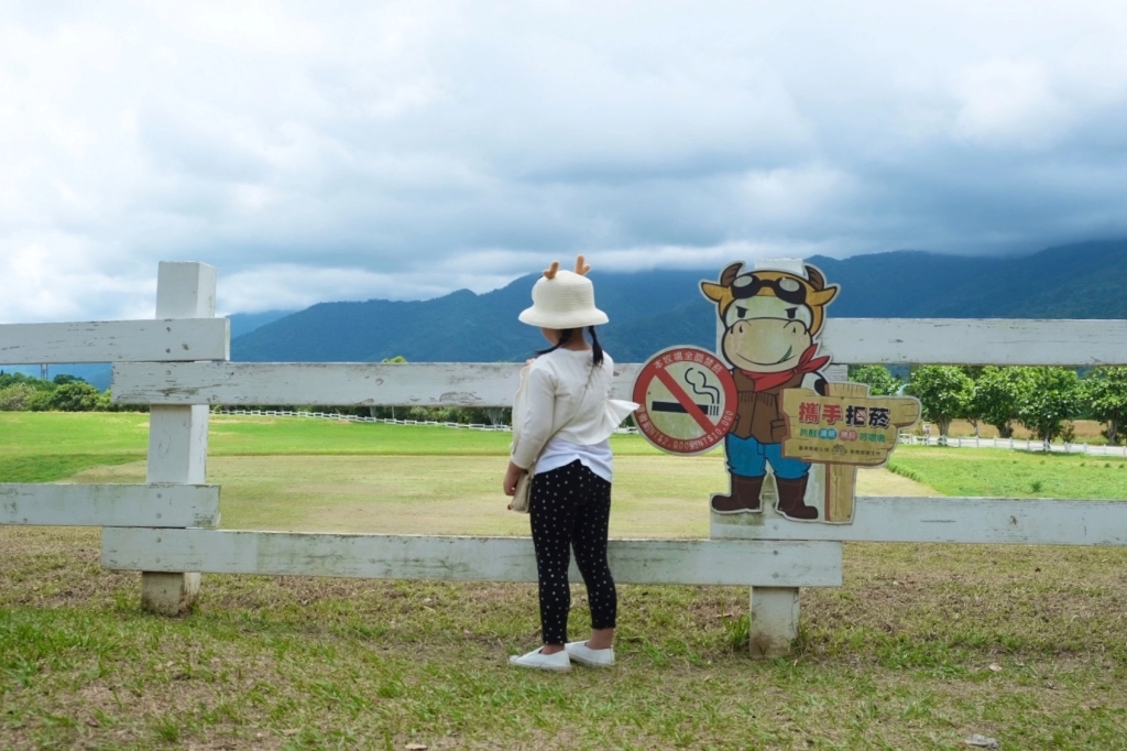 台東卑南｜初鹿牧場，幅員遼闊的親子旅遊景點，滾草區、餵食區、動物區、森林浴區 @飛天璇的口袋