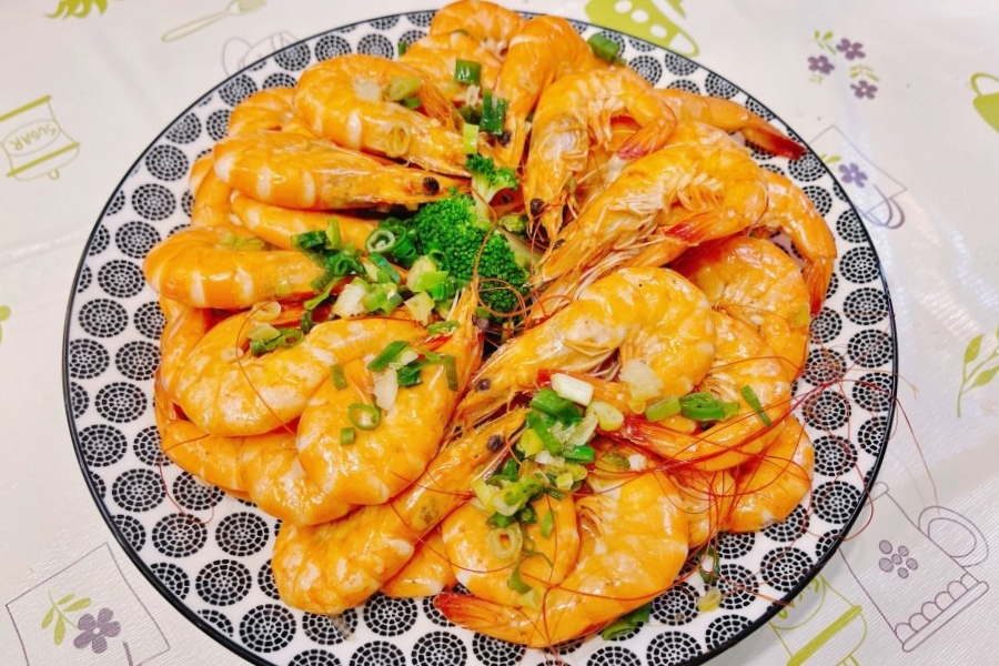 灰鴿火鍋外帶｜台中超強防疫套餐！火鍋外帶直接送100隻蝦 @飛天璇的口袋