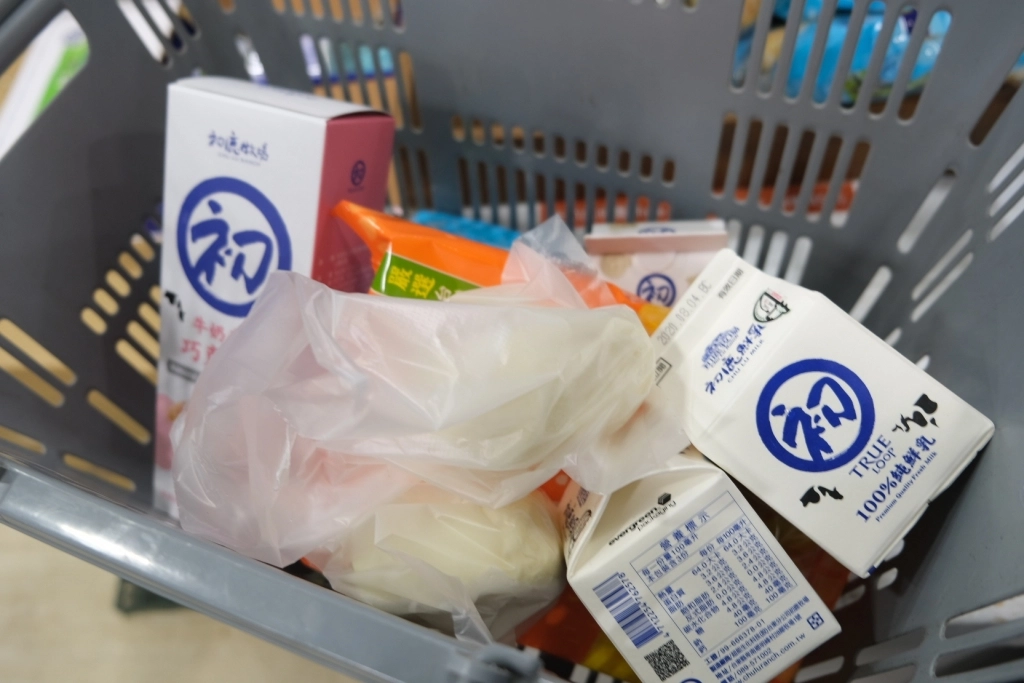 台東卑南｜初鹿牧場，幅員遼闊的親子旅遊景點，滾草區、餵食區、動物區、森林浴區 @飛天璇的口袋