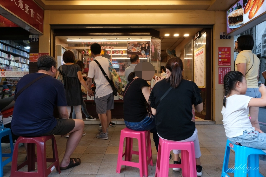 台中中區｜台中越南法國麵包工藝．台中第二市場超火紅，排隊的越南法國麵包專賣店 @飛天璇的口袋