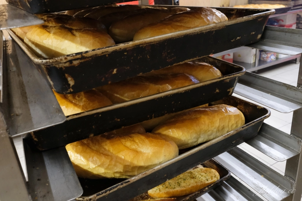 台中中區｜台中越南法國麵包工藝．台中第二市場超火紅，排隊的越南法國麵包專賣店 @飛天璇的口袋