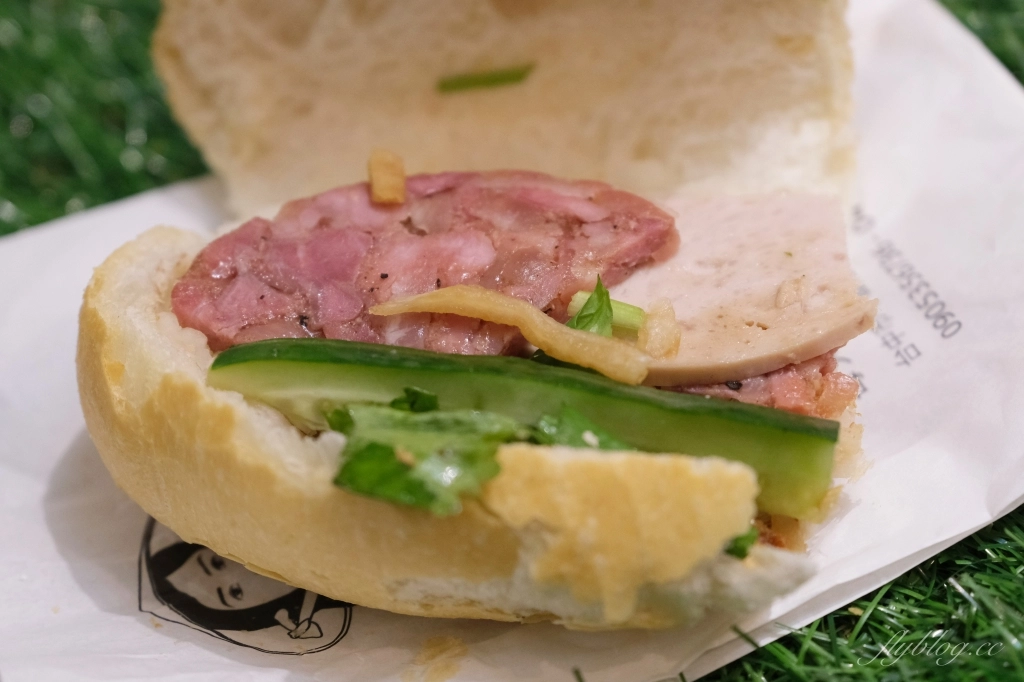 台中中區｜台中越南法國麵包工藝．台中第二市場超火紅，排隊的越南法國麵包專賣店 @飛天璇的口袋