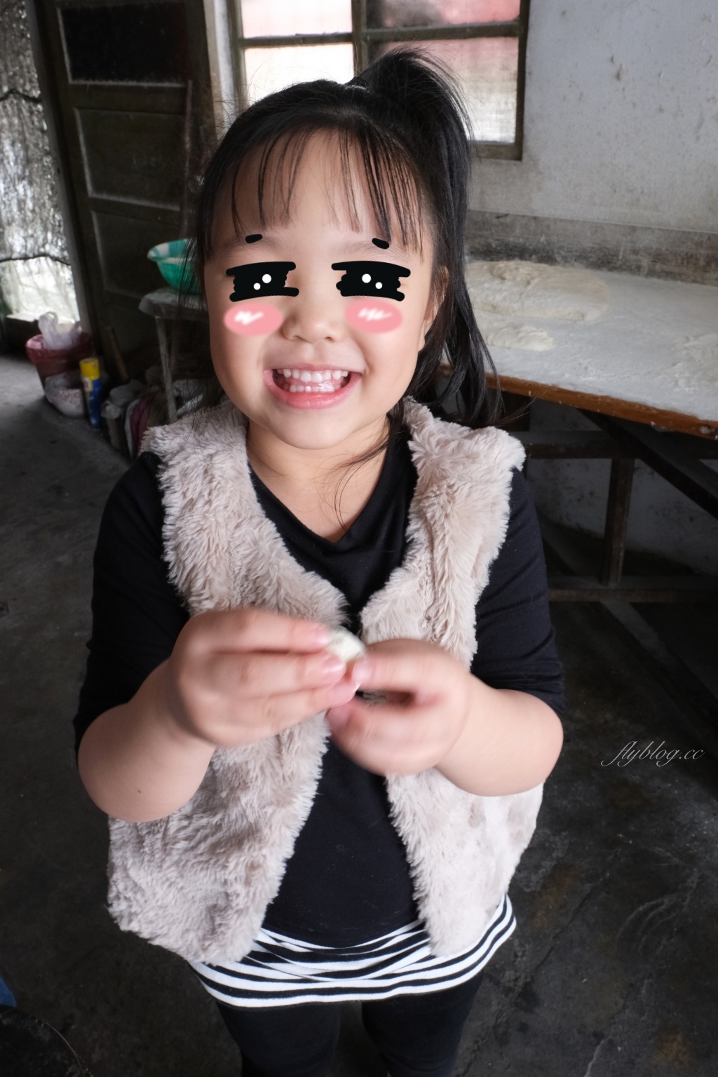 台中后里｜山東蔥油餅．位於低調的民宅內，在地人才知道的韭菜盒子蔥油餅 @飛天璇的口袋