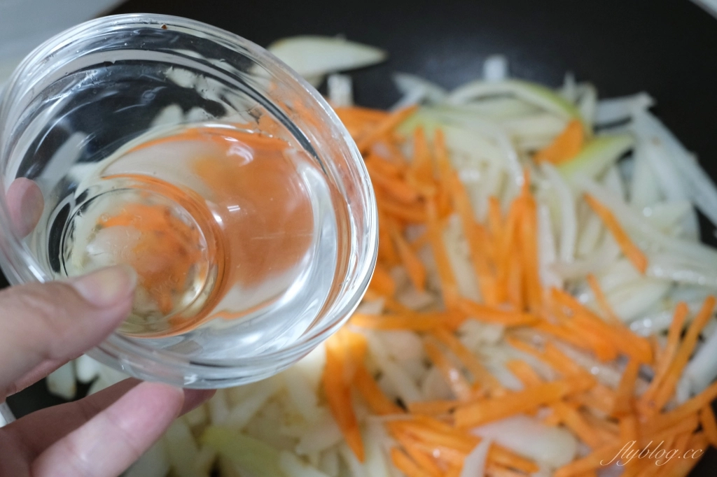 炒馬鈴薯絲做法｜韓國常見的便當小菜，這樣的「炒馬鈴薯絲食譜」清脆好吃 @飛天璇的口袋