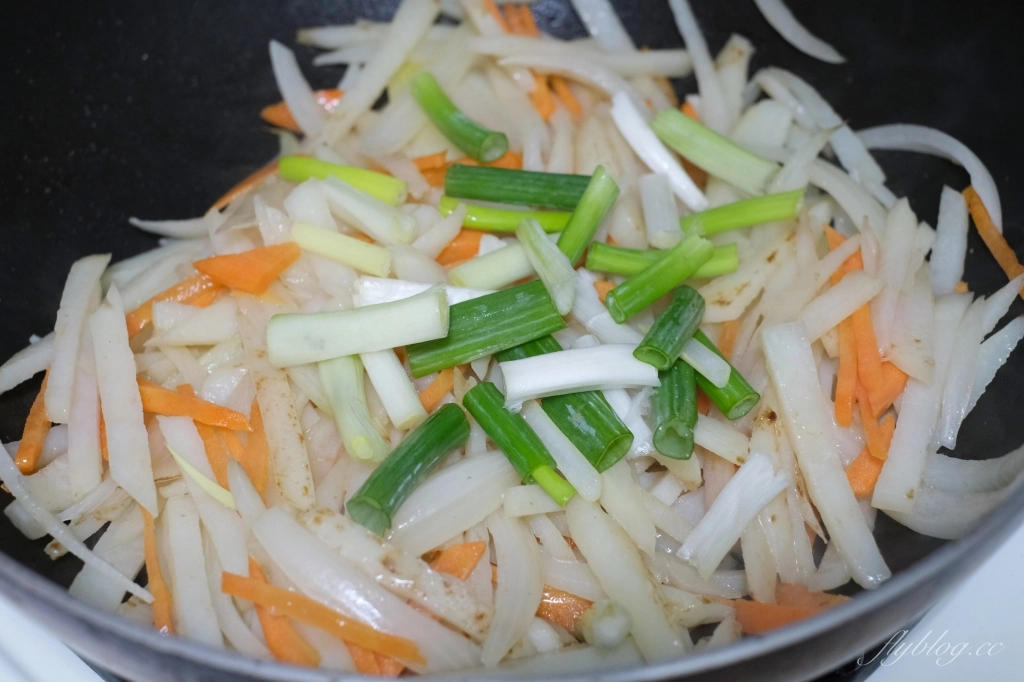 炒馬鈴薯絲做法｜韓國常見的便當小菜，這樣的「炒馬鈴薯絲食譜」清脆好吃 @飛天璇的口袋