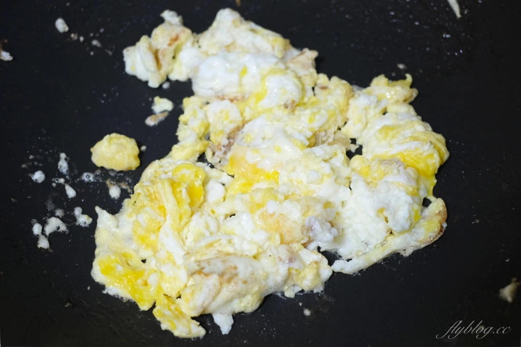 泰國炒泡麵做法｜泰國必買的媽媽麵，一包不到10元的「泰國炒泡麵」煮一餐 @飛天璇的口袋