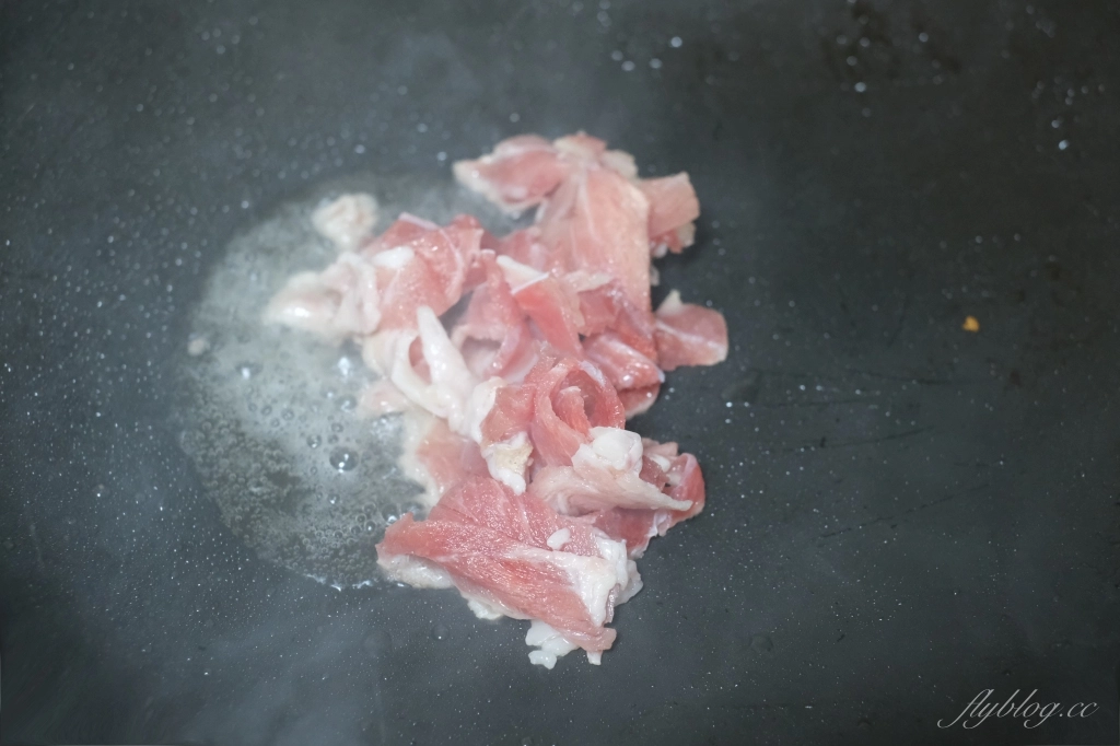 泰國炒泡麵做法｜泰國必買的媽媽麵，一包不到10元的「泰國炒泡麵」煮一餐 @飛天璇的口袋